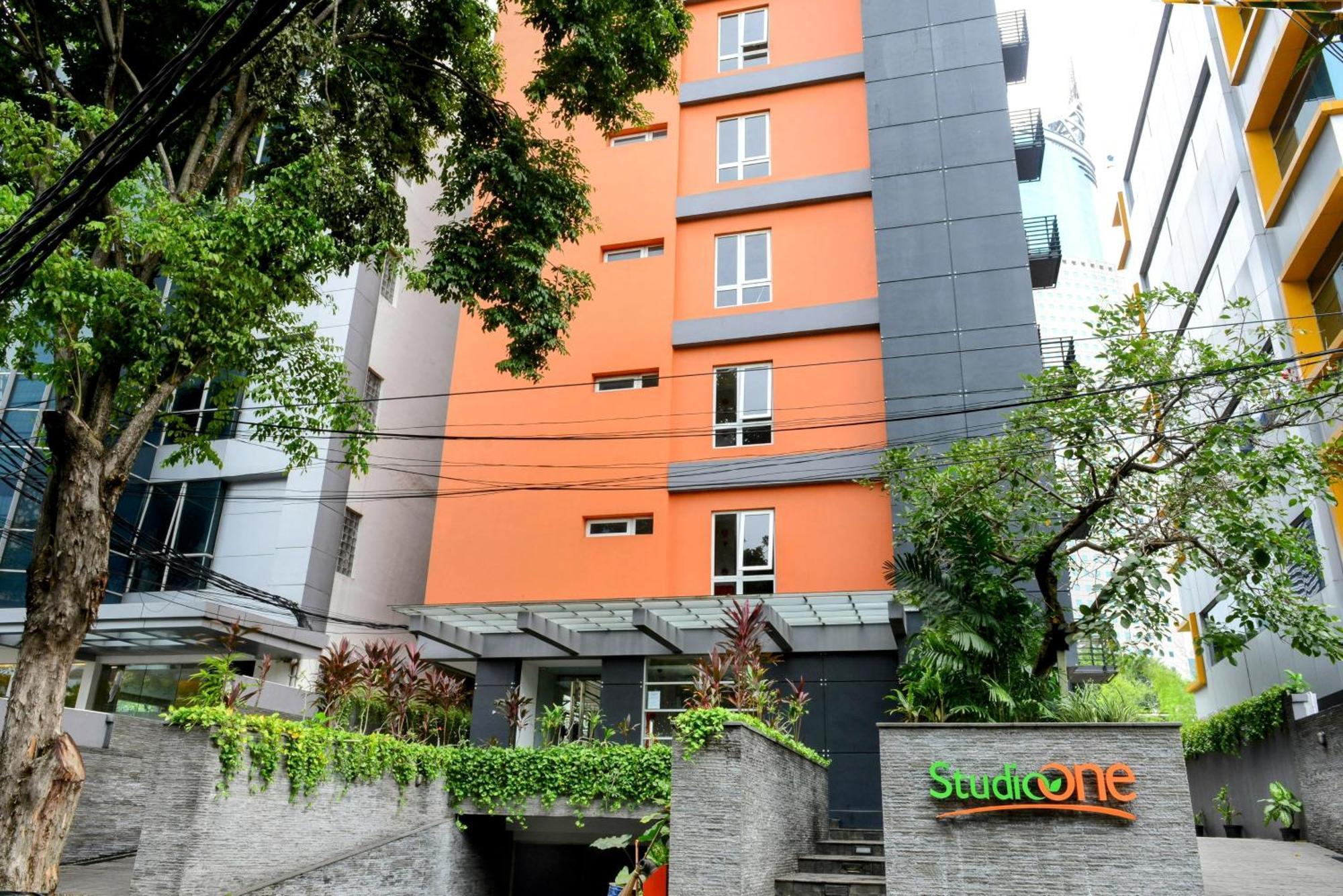 Studio One Thamrin Hotel Jakarta Exterior photo