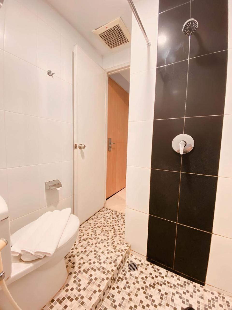 Studio One Thamrin Hotel Jakarta Exterior photo