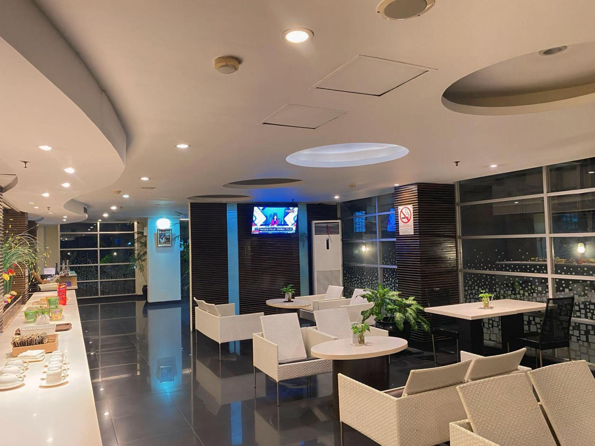 Studio One Thamrin Hotel Jakarta Exterior photo